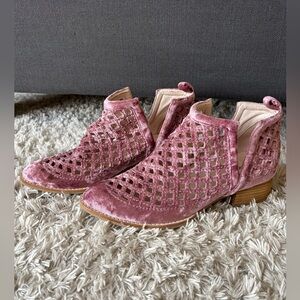 JEFFREY CAMPBELL. Lavender/rose crushed velvet lattice bootie. Size 10 like new.